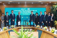 Đại diện BIDV và JCB tại Lễ ra mắt Thẻ tín dụng quốc tế BIDV JCB Ultimate. 