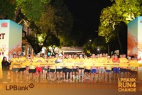 Các vận động viên chạy cự ly 10km chuẩn bị xuất phát
