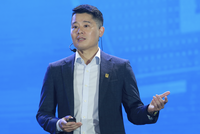 Ông Nguyễn Hoàng Long, Phó tổng giám đốc NAPAS trình bày tại Hội thảo.