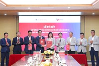 Đại diện Agribank và VNPAY ký kết hợp tác triển khai gói giải pháp chuyển đổi số cho hộ kinh doanh