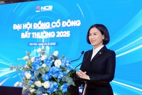 Bà Bùi Thị Thanh Hương, Chủ tịch HĐQT chia sẻ với cổ đông tại Đại hội