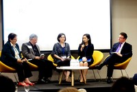 Bà Nguyễn Thanh Hoa, Trưởng ban truyền thông thương hiệu Tập đoàn Bảo Việt (thứ 2 từ phải qua) đang trao đổi tại Hội nghị ASRS.