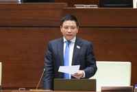 Bộ trưởng Bộ Tài chính Nguyễn Văn Thắng trả lời chất vấn của đại biểu Quốc hội sáng 19/6 (Ảnh: QH)
