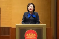 Thống đốc NHNN Nguyễn Thị Hồng trình bày báo cáo tiếp thu, giải trình ý kiến của Ủy ban Thường vụ Quốc hội về dự án Luật Bảo hiểm tiền gửi sáng 10/12.