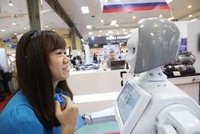 Cận cảnh nhan sắc “cô gái” robot tại Việt Nam Expo 2018