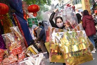 Cửa hàng vàng mã tất bật phục vụ ông Công, ông Táo 