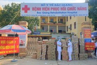 Mondelez Kinh Đô hỗ trợ hơn 5 tỷ đồng hàng thực phẩm cho lực lượng tuyến đầu và người dân vùng dịch Covid-19