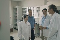 Tuấn Cao (thứ hai từ phải sang) và Bùi Duyên là hai nhà sáng lập Genetica (Ảnh: Genetica).