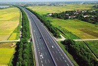 Việc đầu tư hoàn thiện tuyến đường bộ cao tốc Bắc - Nam từ Lạng Sơn đến Cà Mau sẽ là một trong những động lực tăng trưởng của nền kinh tế đất nước 