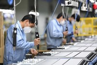 Một số doanh nghiệp đã lên kế hoạch sản xuất trở lại. Ảnh minh hoạ