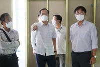 Bí thư Tỉnh ủy Đồng Tháp Lê Quốc Phong kiểm tra Bênh viện dã chiến tại Khu liên hợp TDTT phường Mỹ Phú, TP. Cao Lãnh