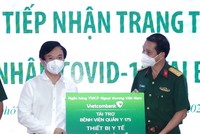  Vietcombank trao tặng trang thiết bị y tế tổng trị giá 9 tỷ đồng cho Bệnh viện Chợ Rẫy và Bệnh viện Quân y 175