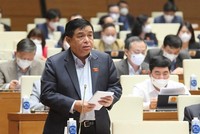 Bộ trưởng Bộ Kế hoạch và đầu tư Nguyễn Chí Dũng tham gia trả lời chất vấn sáng 11/11.