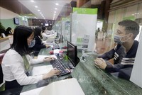 Khách hàng giao dịch tại Hội sở Vietcombank. Ảnh minh họa: Trần Việt/TTXVN