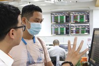 Các nhà đầu tư ngoại đang miệt mài mua vào các cổ phiếu ngân hàng còn room