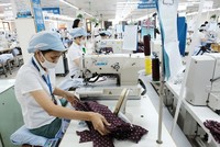 Chi phí nhân công rẻ là một trong những lợi thế của Việt Nam. Ảnh: Dũng Minh