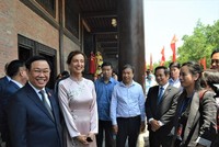 Chủ tịch Quốc hội Vương Đình Huệ, Tổng giám đốc UNESCO Audrey Azoulay cùng các đại biểu tại Lễ kỷ niệm 50 năm Công ước UNESCO 
