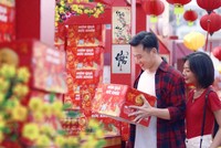 Tết này mang gì về biếu cha mẹ?