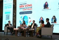 Đại diện các doanh nghiệp tham gia tọa đàm tại hội thảo Kinh doanh bền vững - chìa khóa tạo lợi thế cạnh tranh