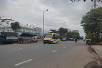 Tuyến buýt số 09 nối Bệnh viện Ung Bướu – đường Phạm Hùng đã hoàn thành kẻ vạch, cắm bảng các trạm dừng đón, trả khách.