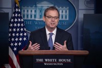 Cố vấn kinh tế của Tổng thống Hoa Kỳ, ông Kevin Hassett phát biểu tại một cuộc họp báo ở Washington, DC. Ảnh: AFP/TTXVN