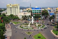 Tỉnh Phú Yên và tỉnh Đắk Lắk sau sáp nhập thành 1 tỉnh mới có tên gọi là tỉnh Đắk Lắk; trung tâm hành chính - chính trị đặt tại TP. Buôn Ma Thuột, tỉnh Đắk Lắk hiện nay.