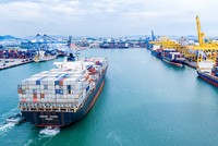 Quy mô xuất nhập khẩu gần 800 tỷ USD, Việt Nam nằm trong top 20 nền kinh tế hàng đầu về quy mô thương mại.