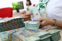 Lãi suất sẽ chịu sức ép do tiền gửi đang bị cạnh tranh bởi chứng khoán, bất động sản