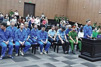 Các bị cáo tại phiên tòa sơ thẩm vụ án cấp phép, khai thác, tiêu thụ trái phép đất hiếm, xảy ra tại Công ty cổ phần Tập đoàn Thái Dương và các đơn vị liên quan
