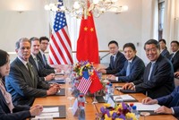 Các quan chức cấp cao của Mỹ và Trung Quốc gặp nhau tại Geneva vào ngày 11/5/2025. Hai bên đã nhất trí áp dụng cắt giảm hầu hết các mức thuế quan vào ngày 14/5. Ảnh: AFP