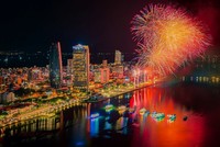 Thành phố Đà Nẵng trong đêm pháo hoa. Ảnh: NAG Nguyễn Xuân Anh