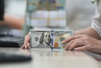 Tỷ giá chạm trần, vọt lên 26.242 VND/USD
