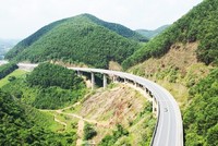 Một đoạn cao tốc Thái Nguyên - Chợ Mới quy mô 2 làn xe.