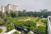 Khu đất xây dựng nhà thi đấu Phan Đình Phùng bỏ hoang giữa trung tâm TP.HCM. Ảnh: Lê Toàn