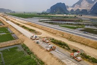 Đầu tư công chính là một trong những chính sách tài khóa quan trọng đã được Việt Nam đẩy mạnh những năm gần đây. Ảnh: Dũng Minh