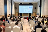 Hội thảo thu hút hàng trăm chuyên gia, doanh nghiệp, phóng viên tham dự. Ảnh: Hồ Hạ.
