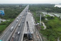Một đoạn của đường Vành đai 3, đoạn tiếp giáp giữa TP.HCM với Đồng Nai đang được xây dựng theo hướng đi trên cao.