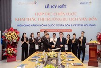 Lễ ký kết hợp tác chiến lược giữa Cảng Hàng không Quốc tế Vân Đồn và Crystal Holidays. Ảnh: Ánh Dương