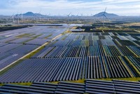 Việt Nam cam kết giảm 15,8% lượng phát thải khí nhà kính vào năm 2030 bằng nguồn lực trong nước, và có thể tăng lên đến 43,5% nếu có sự hỗ trợ quốc tế.