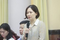 Bà Nguyễn Thu Thủy, Phó cục trưởng Cục Phát triển Doanh nghiệp nhà nước (Bộ Tài chính) trao đổi tại cuộc họp báo - (Ảnh: TT).