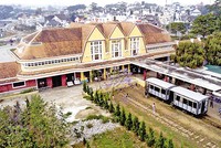Hiện nay, tuyến đường sắt răng cưa đang khai thác đoạn tuyến ga Trại Mát - ga Đà Lạt. Trong ảnh: Ga Đà Lạt