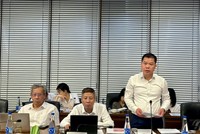Ông Lê Thế Phúc, Vụ trưởng Vụ Pháp chế và Quản lý khoa học (Tòa án nhân dân Tối cao) trình bày một số nội dung chủ yếu của dự thảo luật tại tọa đàm. Ảnh Diệu Huyền.
