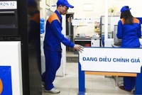 Từ 15 giờ chiều nay, giá bán lẻ mỗi lít xăng về dưới 20.000 đồng.