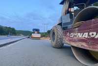 Thi công Dự án mở rộng cao tốc Bắc - Nam phía đông đoạn La Sơn - Hòa Liên. (Ảnh: Thành Lân, báo Đà Nẵng).