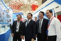 Gian trưng bày của ngành Tài chính nằm trong khuôn khổ Triển lãm “Thành tựu Đất nước nhân dịp kỷ niệm 80 năm ngày Quốc khánh. Trong ảnh: Bộ trưởng Bộ Tài chính Nguyễn Văn Thắng (thứ hai từ trái sang), Thứ trưởng Bộ Tài chính Trần Quốc Phương (thứ ba thừ trái sang), Chánh Văn phòng Bộ Tài chính Phạm Chí Thanh (ngoài cùng bên trái) và Phó Chánh Văn phòng Bộ Tài chính Hoàng Minh Tuấn (ngoài cùng bên phải) thăm gian trưng bày vào ngày khai mạc 28/8.