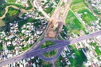 Tuyến đường cao tốc Bến Lức - Long Thành đang hoàn thành và sẽ đưa vào khai thác toàn bộ trong năm 2026. Ảnh: Lê Toàn