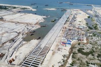 Dự án Khu bến cảng Mỹ Thuỷ hiện đang được triển khai xây dựng