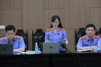 Đại diện Viện Kiểm sát giữ quyền công tố và kiểm sát xét xử vụ án.
