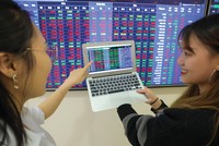 Niêm yết không chỉ tạo minh bạch, tăng thanh khoản cho cổ phiếu, mà còn mở rộng kênh huy động vốn