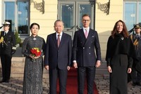 Tổng Bí thư Tô Lâm và Tổng thống Phần Lan Alexander Stubb chứng kiến lễ ký Biên bản ghi nhớ giữa Bộ Tài chính Việt Nam và Bộ Ngoại giao Phần Lan về việc hỗ trợ, thúc đẩy công tác chuẩn bị và triển khai các dự án được tài trợ theo Chương trình đầu tư công (PIF) của Phần Lan. (Ảnh: TTXVN).